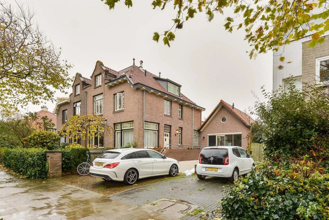 Luxury Garden View Apartment Zandvoort
