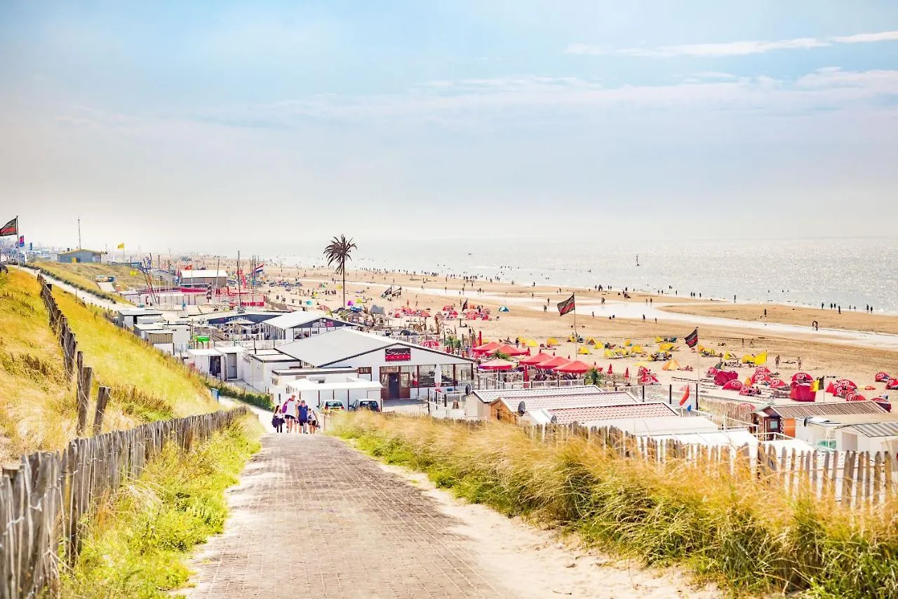 Luxury Garden View Apartment Zandvoort